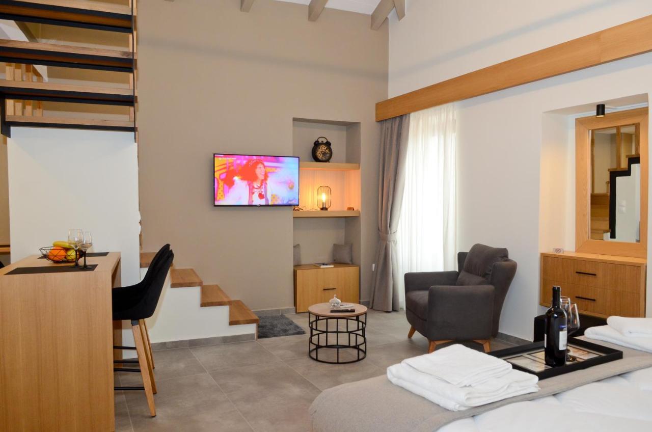 Roloi Suites 纳弗帕克托斯 外观 照片